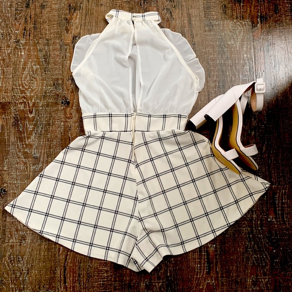 Whit romper from the brand event, The size is a medium/small. - Picture 2 of 2